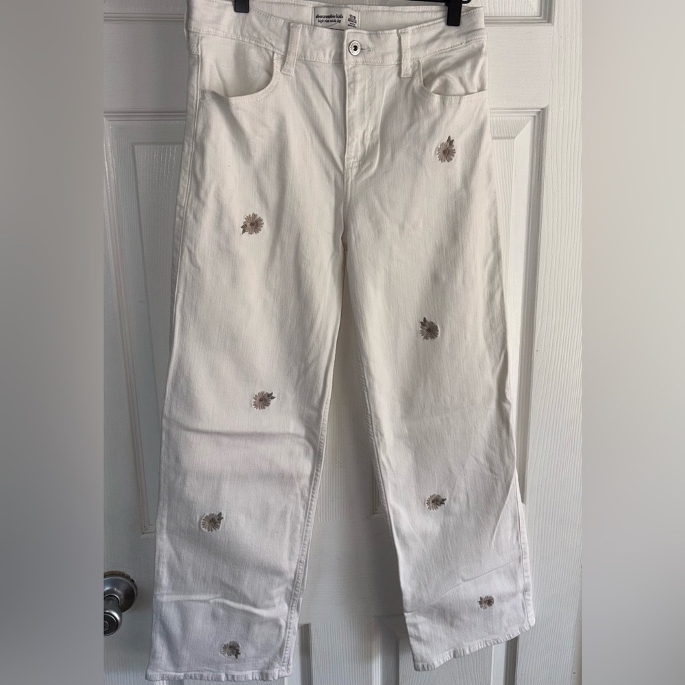 Abercrombie Kids High Rise Wide Leg Jeans Cream Embroidered Flowers Size 17/18 R